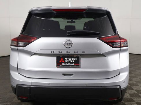Used 2025 Nissan Rogue SV FWD image 10