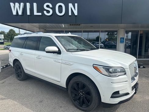 Used 2023 Lincoln Navigator Reserve AWD/4WD image 1