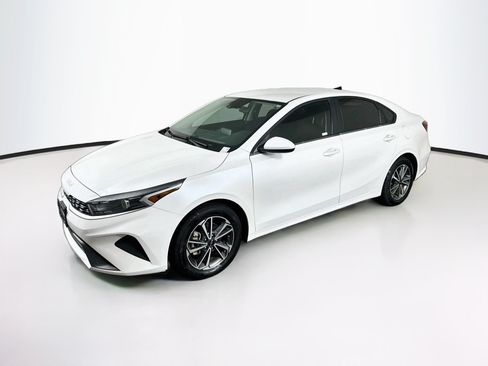 Used 2022 Kia Forte LXS FWD image 3