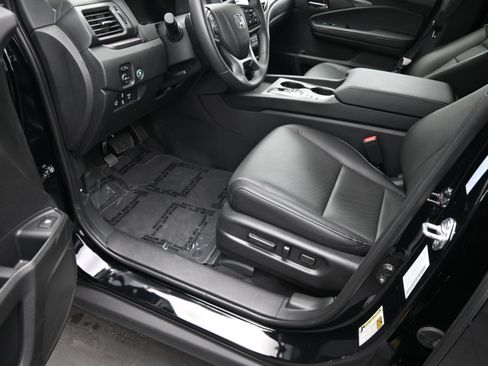 Used 2025 Honda Ridgeline RTL image 14
