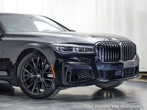 Used 2022 BMW 750i xDrive w/ Executive Package AWD/4WD image 2