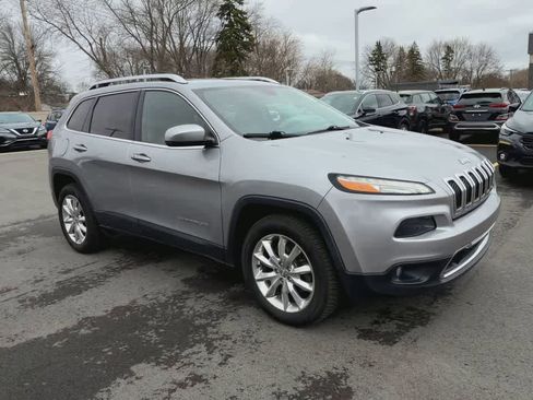 Used 2017 Jeep Cherokee Limited AWD/4WD image 2