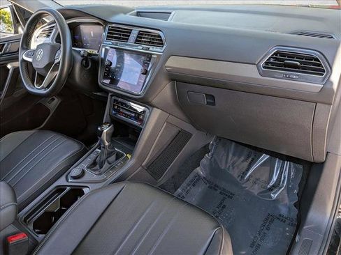 Used 2022 Volkswagen Tiguan SE w/ Panoramic Sunroof Package image 21