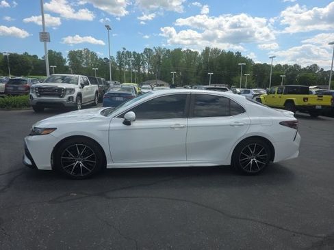 Used 2022 Toyota Camry SE image 5