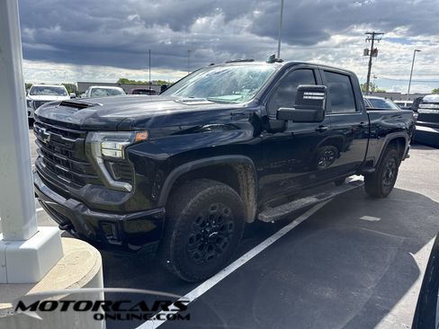 Used 2024 Chevrolet Silverado 2500 LT w/ Midnight Edition AWD/4WD image 1