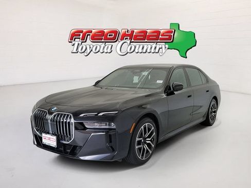 Used 2025 BMW 740i xDrive AWD/4WD image 1