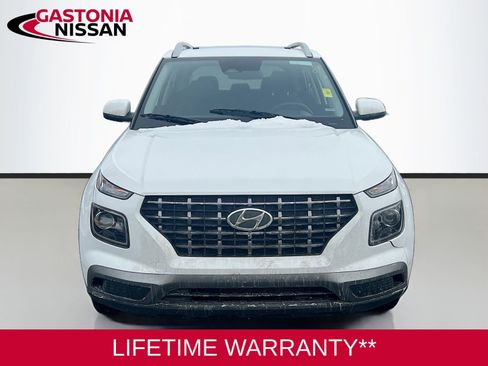 Used 2025 Hyundai Venue SEL image 2