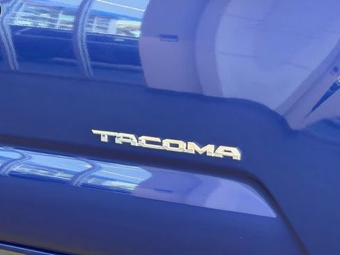 Used 2023 Toyota Tacoma TRD Off-Road w/ TRD Premium Off Road Package AWD/4WD image 8