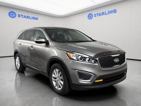 Used 2017 Kia Sorento L image 13