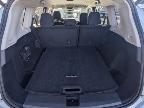 Used 2024 Nissan Rogue SV image 30