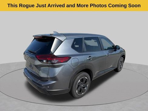 Used 2024 Nissan Rogue SV AWD/4WD image 4