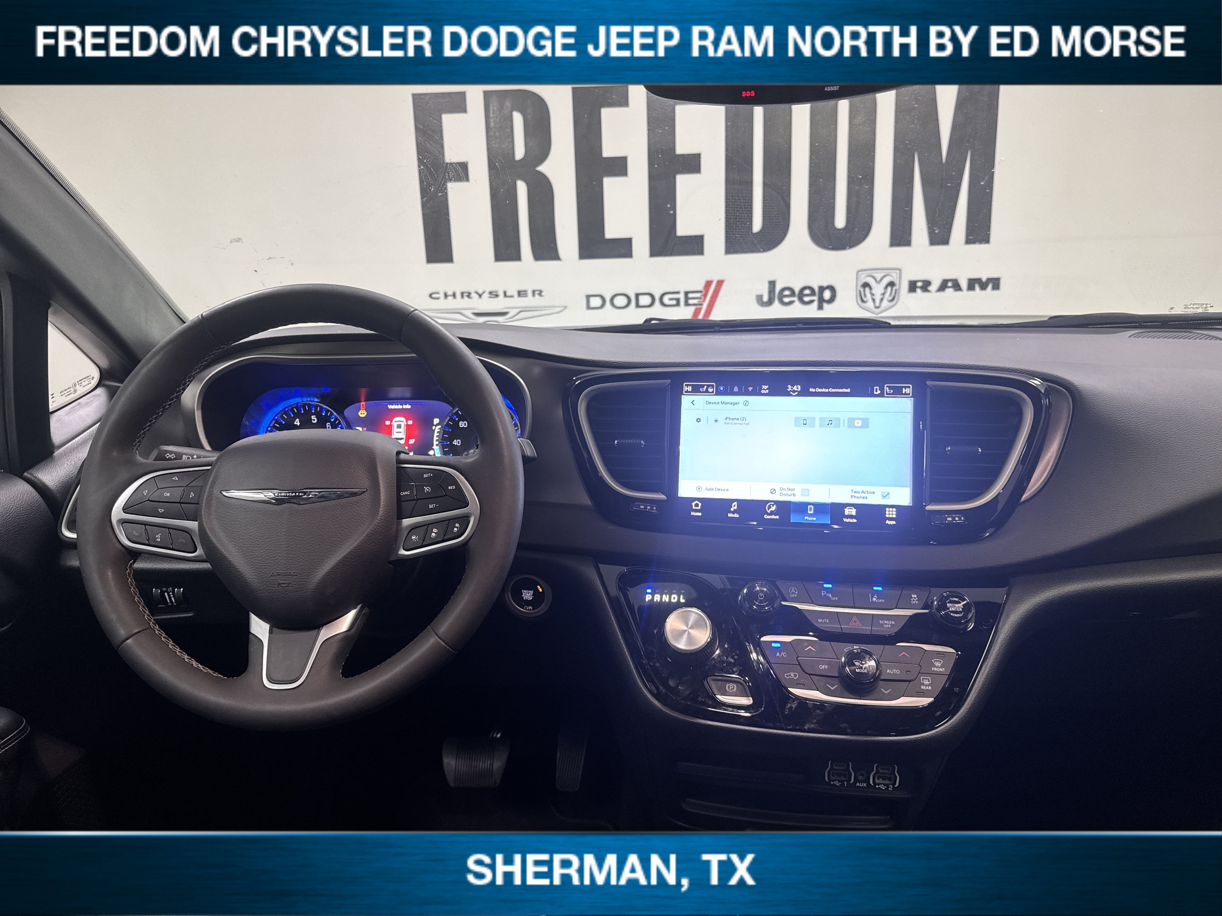 Used 2025 Chrysler Pacifica Select FWD image 11