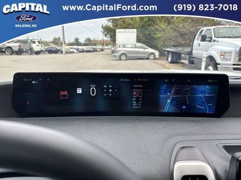 Certified 2025 Ford Expedition Active image 25