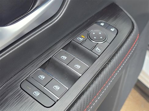 New 2026 Nissan Kicks SR image 16