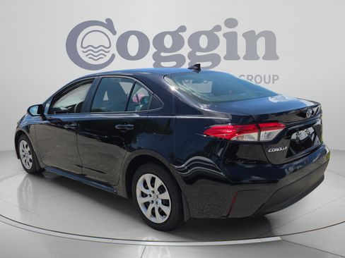 Used 2026 Toyota Corolla LE FWD image 3
