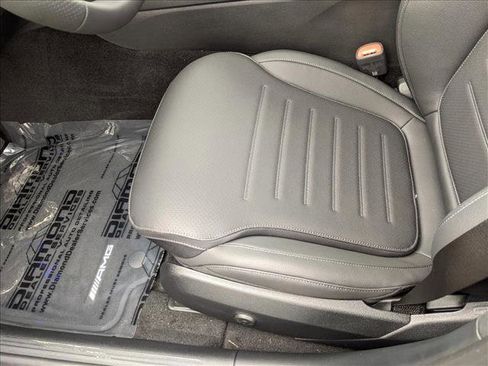Used 2025 Mercedes-Benz C 300 4MATIC Sedan image 4