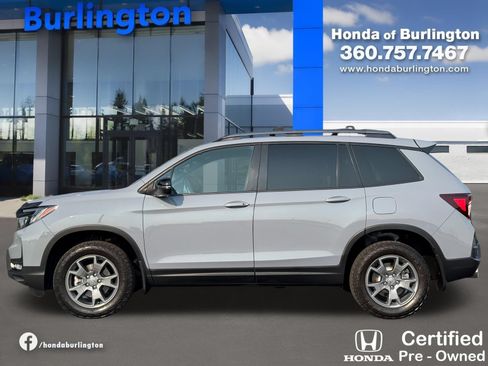 Used 2025 Honda Passport TrailSport image 3