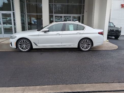 Used 2023 BMW 530i xDrive w/ Premium Package image 6