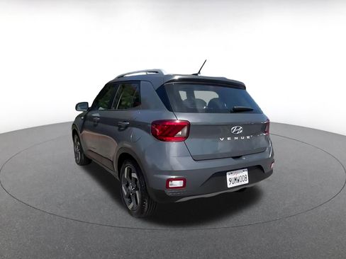 Used 2025 Hyundai Venue SEL FWD image 11
