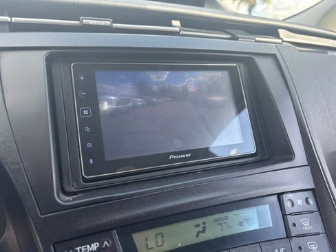 Used 2010 Toyota Prius III image 16