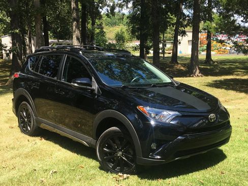 Used 2018 Toyota RAV4 Adventure AWD/4WD image 7