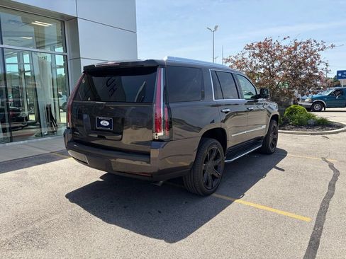 Used 2016 Cadillac Escalade Luxury AWD/4WD image 7