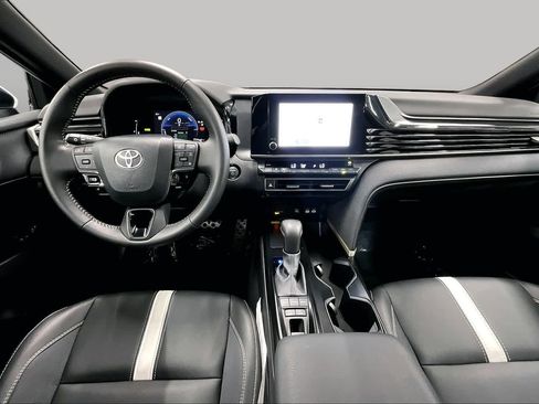 Used 2026 Toyota Camry SE FWD image 14