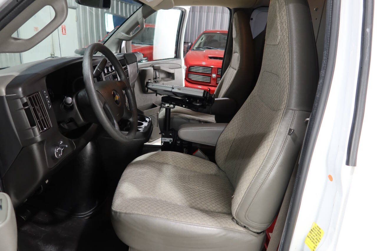 Used 2021 Chevrolet Express 2500 RWD image 20