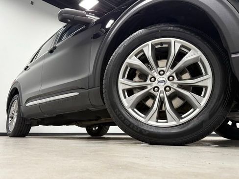 Certified 2023 Ford Explorer XLT w/ Equipment Group 202A image 3