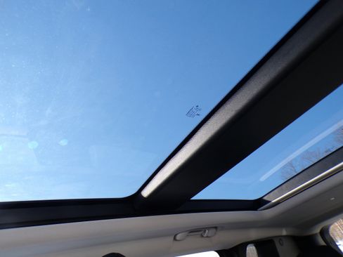 Used 2023 Jeep Renegade Altitude w/ Sun/Sound Group image 17