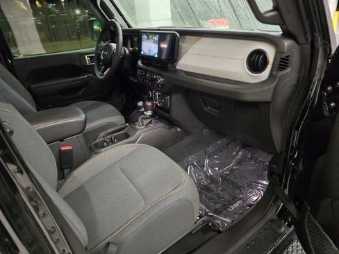 Used 2025 Jeep Gladiator Sport AWD/4WD image 32