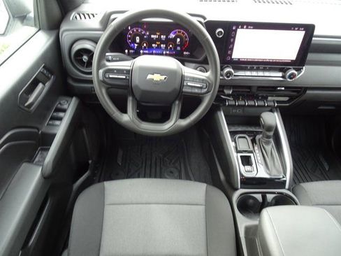 Used 2024 Chevrolet Colorado W/T RWD image 15