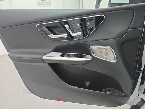 Used 2025 Mercedes-Benz GLC 300 image 27