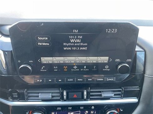 Used 2025 Nissan Pathfinder SL w/ Black Appearance Package image 20