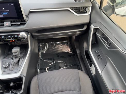 Certified 2025 Toyota RAV4 LE AWD/4WD image 18