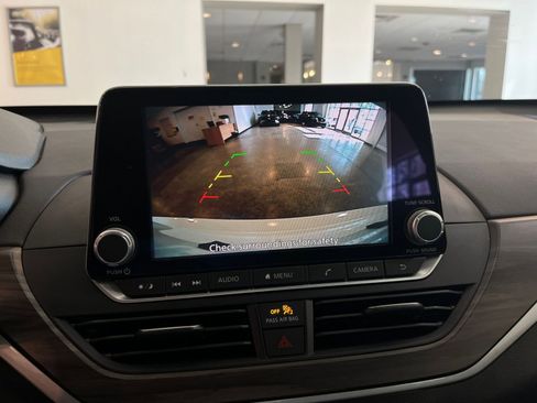 Used 2025 Nissan Altima 2.5 SV image 23