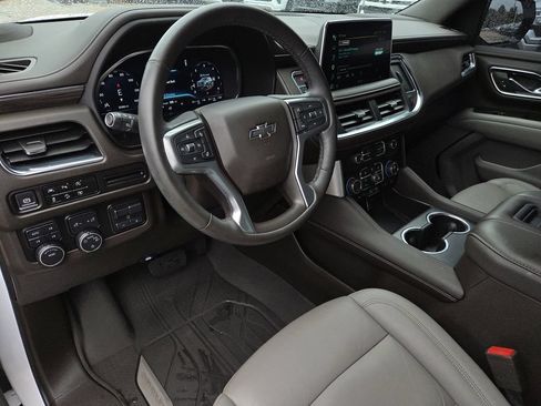 Used 2024 Chevrolet Suburban Z71 w/ Luxury Package AWD/4WD image 17