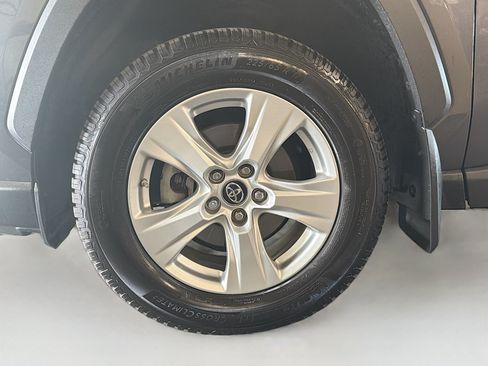 Used 2019 Toyota RAV4 XLE w/ Convenience Package AWD/4WD image 11