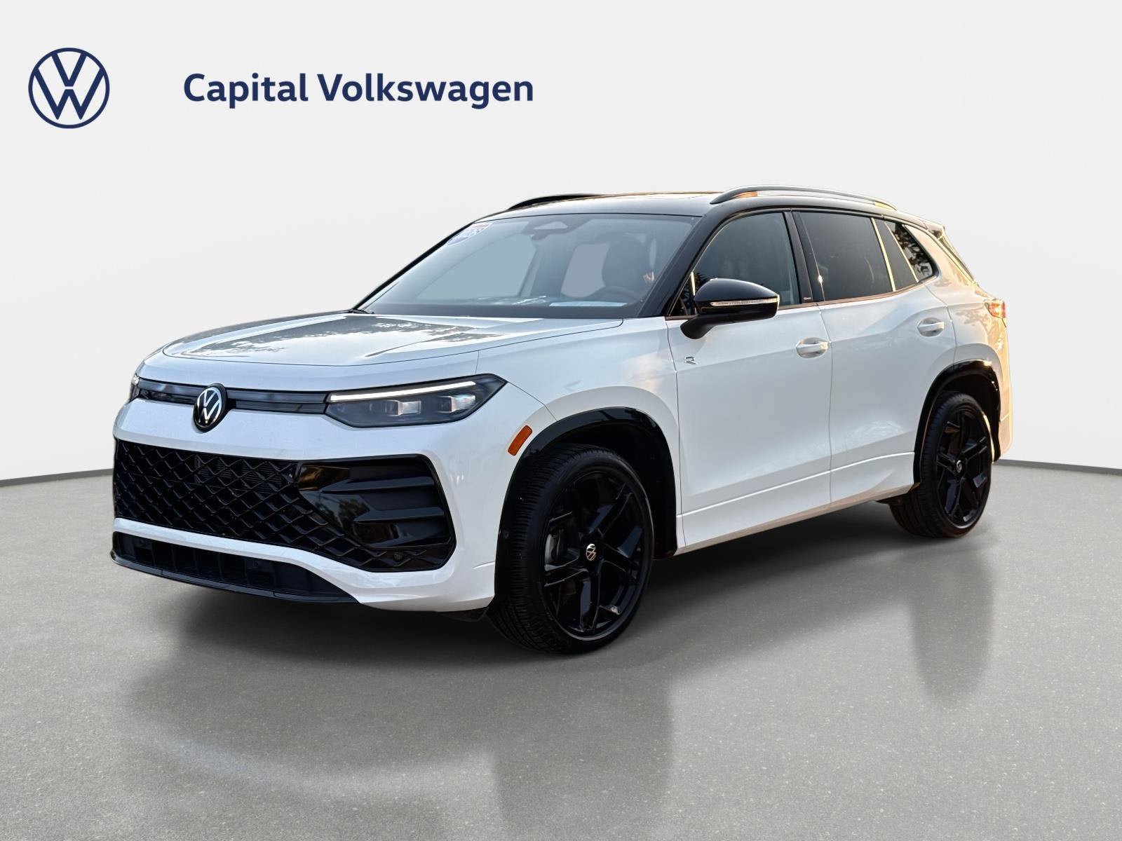 Used 2026 Volkswagen Tiguan SE R-Line FWD image 1