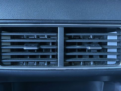 Used 2025 Volkswagen Atlas Cross Sport SE image 24