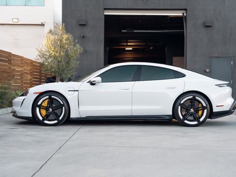 Used 2022 Porsche Taycan Turbo S image 8