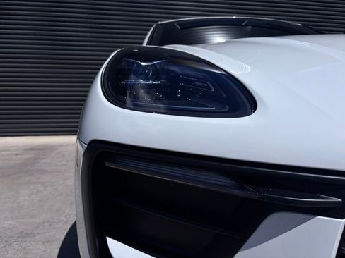 New 2026 Porsche Macan image 11