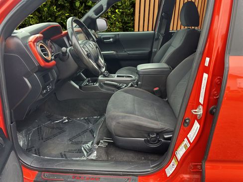 Used 2016 Toyota Tacoma TRD Sport AWD/4WD image 7
