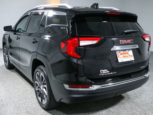 Used 2022 GMC Terrain SLT w/ LPO, Floor Liner Package AWD/4WD image 9
