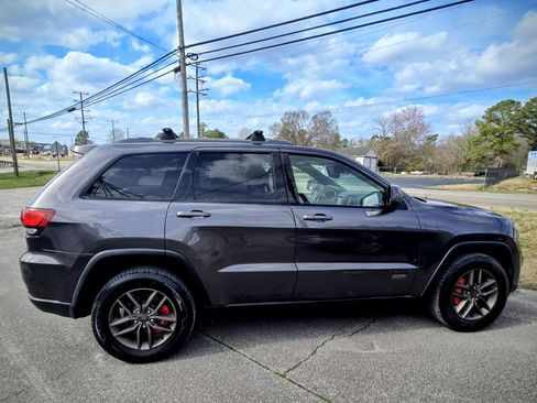 Used 2016 Jeep Grand Cherokee Laredo 75th Anniversary image 4