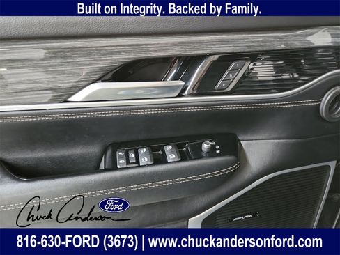 Used 2022 Jeep Wagoneer Series III w/ Flexible Seating Group image 14