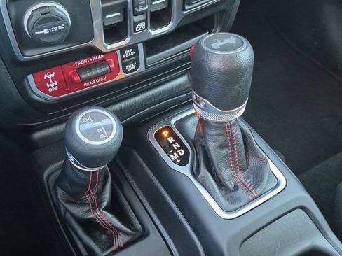 Used 2023 Jeep Wrangler Unlimited Rubicon AWD/4WD image 27