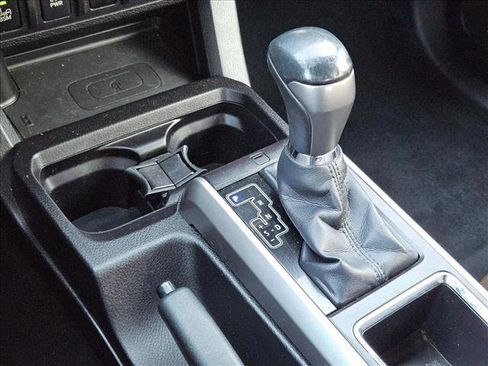 Used 2016 Toyota Tacoma Limited w/ Towing Package image 11