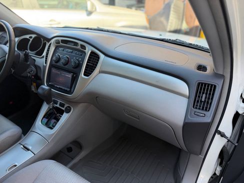 Used 2006 Toyota Highlander Sport w/ Towing Prep Pkg FWD image 22