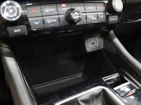 Used 2025 Jeep Compass Latitude w/ Sun & Sound Group AWD/4WD image 29